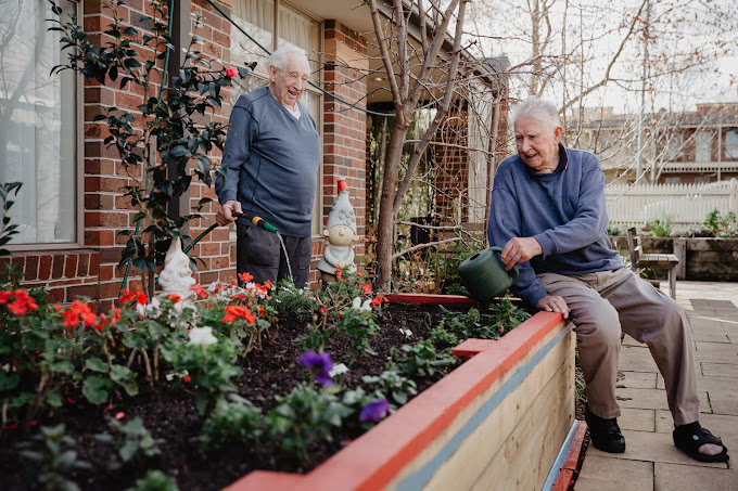 What amenities are available to residents at Glenroy Aged Care?