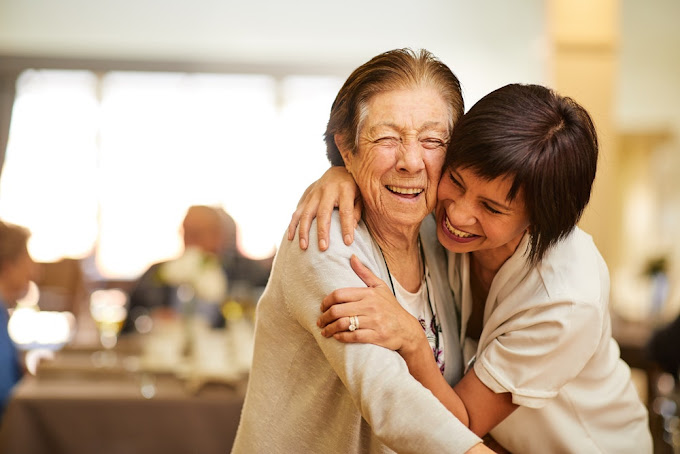 What is the dining experience like at Glenroy Aged Care?